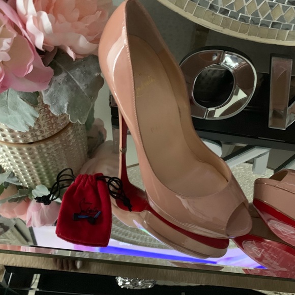 Christian Louboutin - Picture 2 of 3
